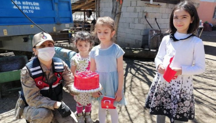 Erzurum jandarmasından yürekleri ısıtan görüntü