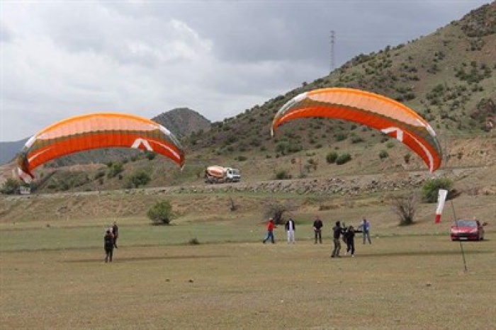 Erzurum Oltu’da yamaç paraşütü eğitimi verildi 