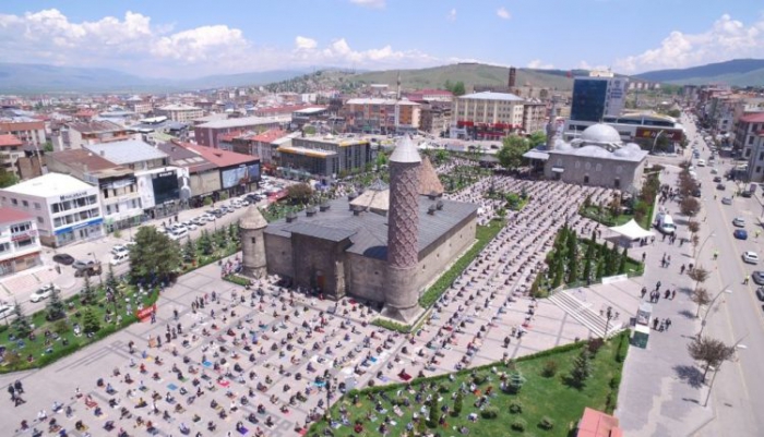 Erzurum Tarihinde Böyle Cuma Namazı Görmedi>>Tıkla İzle