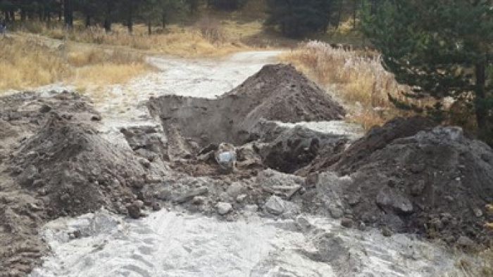 Erzurum'un bir ilçesinde yola tuzaklanan patlayıcı imha edildi