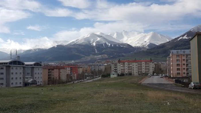 Erzurum’un yüksek kesimlerine Mayıs karı