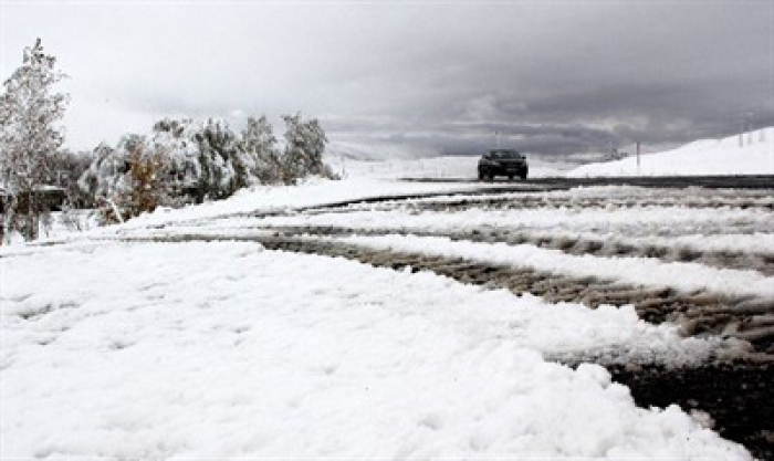 Erzurum’un yüksek kesimlerine mevsimin üçüncü karı yağdı 