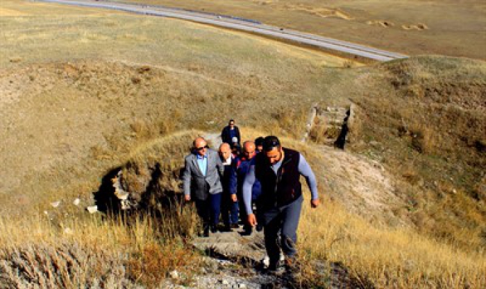 Erzurum Valisi tabyalarda ve şehitliklerde incelemelerde bulundu 