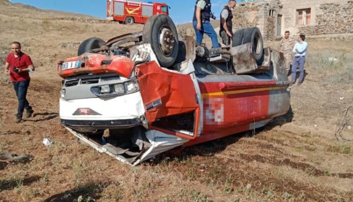 Erzurum yakıt ikmal tankı şarampole yuvarlandı: 1 ölü, 1 yaralı