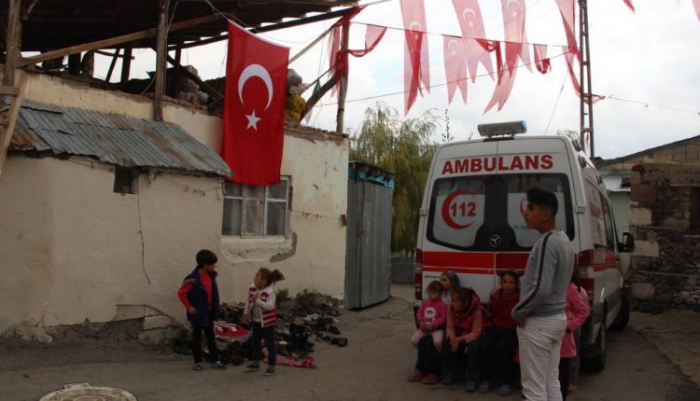 Erzurumlu şehidin baba evine Türk bayrağı asıldı