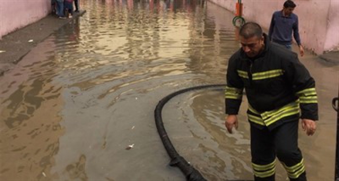 Ev çöktü! Öğrenciler mahsur kaldı