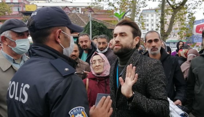 Eylemde polise ‘Açığa alınacağını biliyor musun’ diyen aşı karşıtına tepki