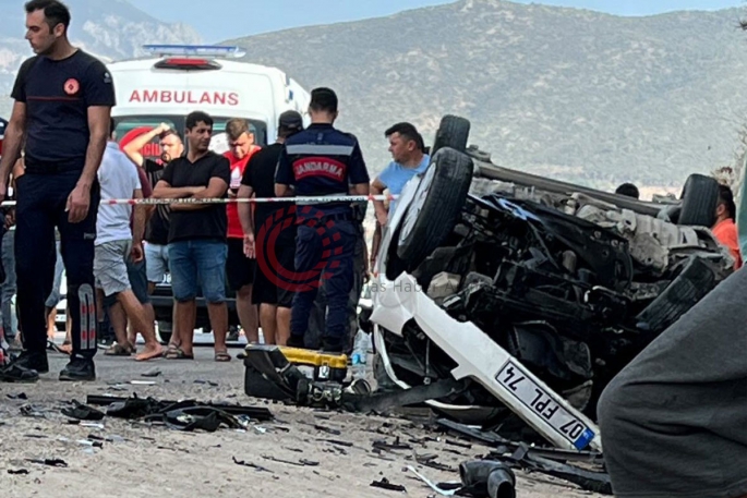 Feci kaza: Dede ile 2 yaşındaki torunu öldü, 4 kişi yaralandı