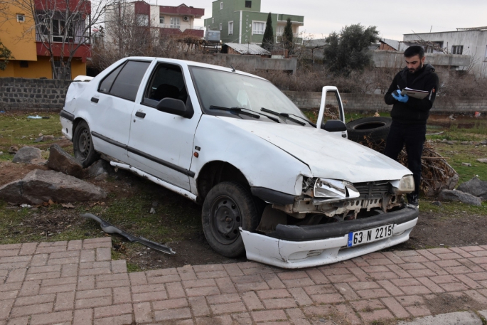 Feci kaza! Kontrolden çıkan otomobil öğrencilerin arasına daldı: 11 yaralı