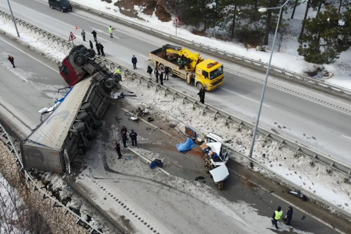 Feci kaza: Ölü ve yaralılar var