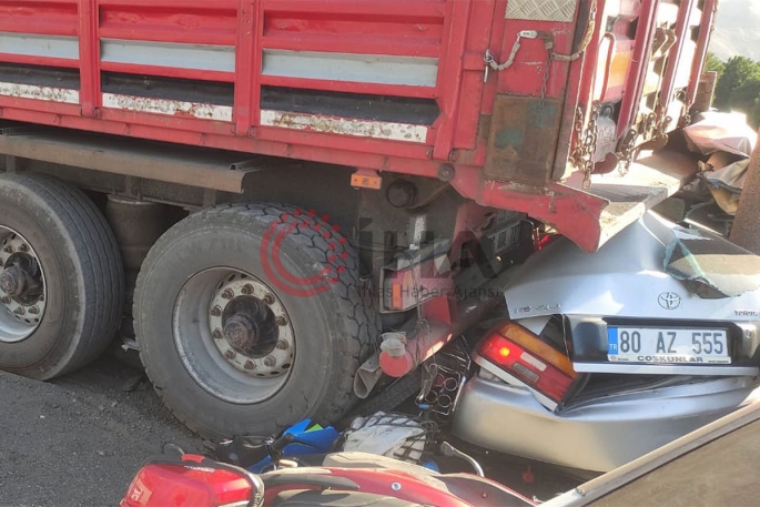 Freni boşalan tır, otomobil ile 15 motosikleti ezdi