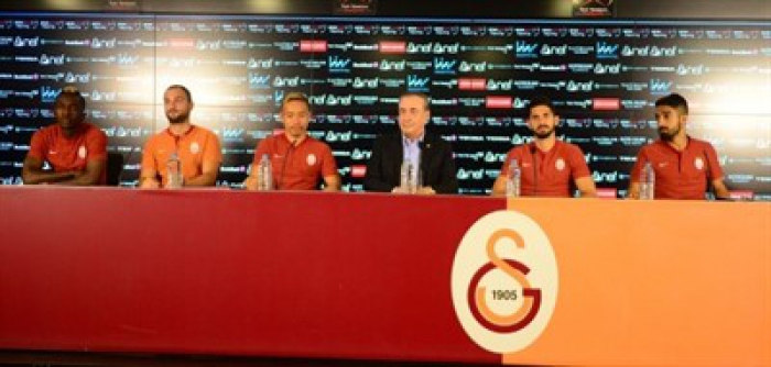 Galatasaray'da imzalar atıldı!