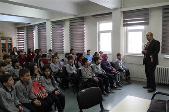 Gazi Ahmet Muhtar Paşa Ortaokulu öğrencilerine Mehmetçik Vakfı’nı anlattı