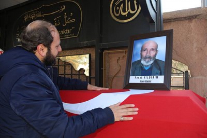 Gazi dedesini son yolculuğuna böyle uğurladı