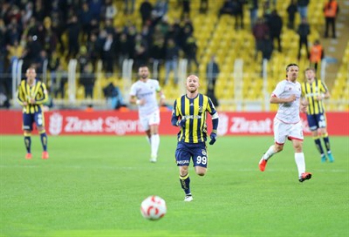 'Gençler' 10 kişi kalan Fener'e acımadı!