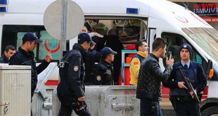 Genelkurmay Başkanı Akar'ın ziyareti esnasında Kilis Valiliği yanına roket düştü