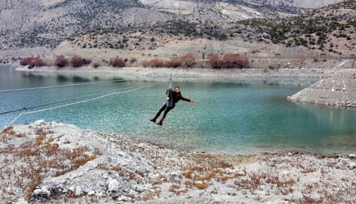 Göl üzerinde zipline keyfi