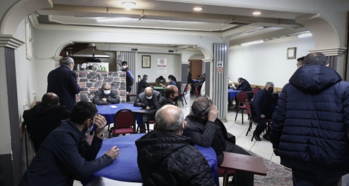 Güvenlik kameralarıyla izlenen, gizli geçitli dernek lokaline şok baskın