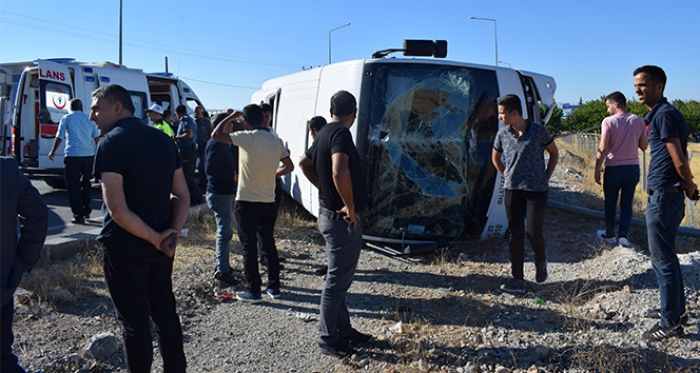 Halk otobüsü devrildi: En az 25 yaralı