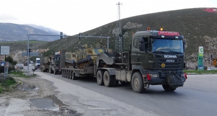 Hatay sınırına yoğun askeri araç sevkiyatı