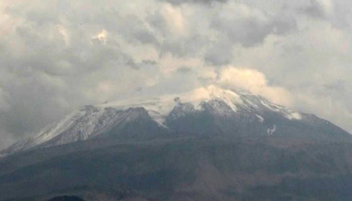 Havaların soğumasıyla Ağrı Dağı’na kar yağdı