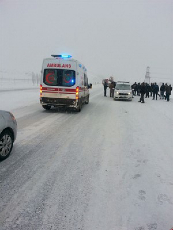 İki ayrı trafik kazasında 2’i özel harekatçı 9 kişi yaralandı