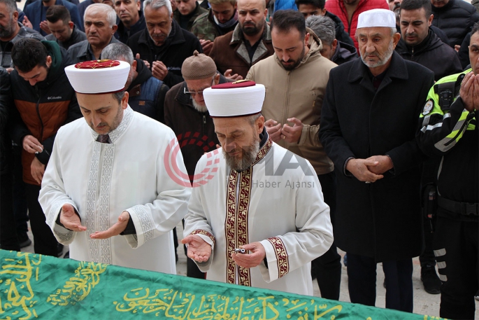 İmam babanın en acı görevi: Öldürülen oğlunun cenaze namazını kıldırdı