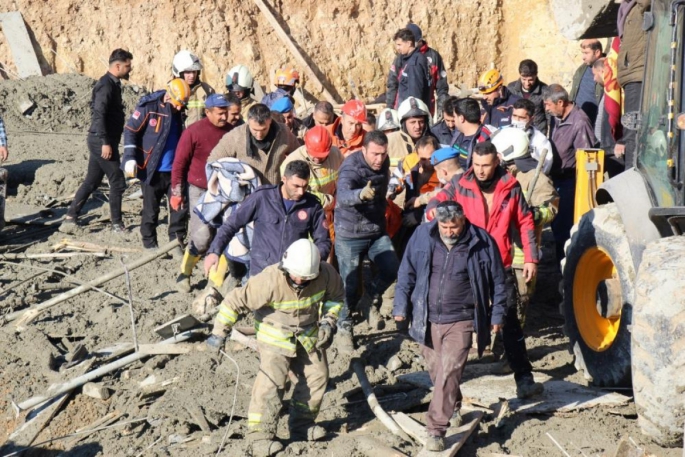 İnşaat halindeki tek katlı yapı çöktü: 1 işçi hayatını kaybetti