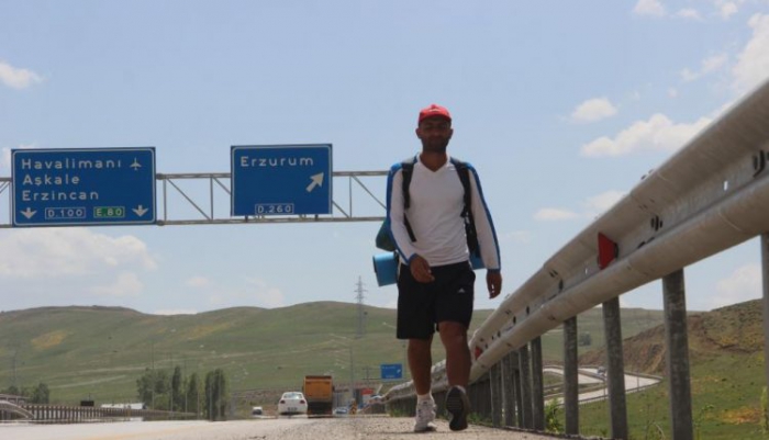 İnsan ve hayvan haklarına dikkat çekmek için 3 ay boyunca 2 bin kilometre yol yürüyecek