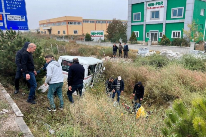 İşçi servisi kaza yaptı: 10 yaralı