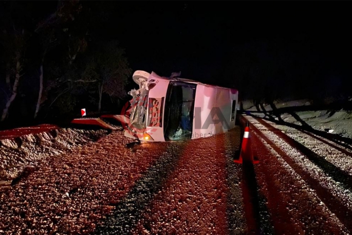 İşçileri taşıyan minibüs devrildi: 13 yaralı