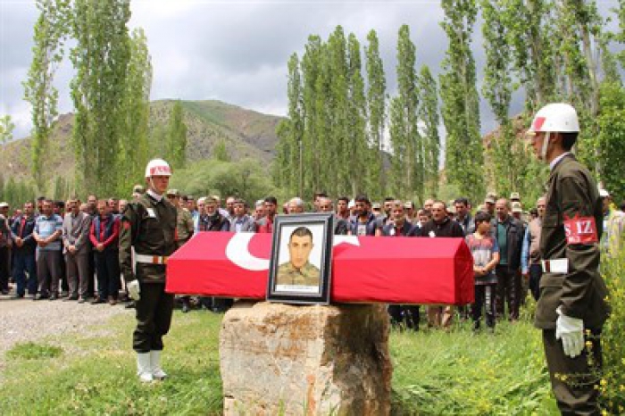 İstanbul’da ölü bulunan asker memleketi Erzurum’da toprağa verildi