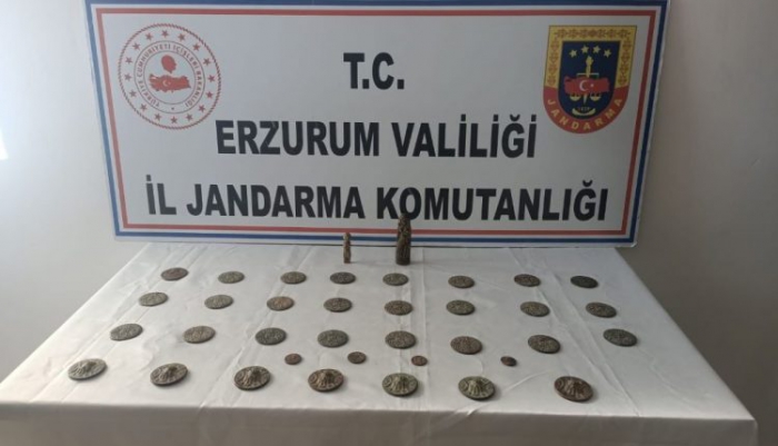 Jandarma tarihi eser kaçakçılarını yakaladı