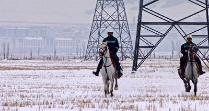 Kaçak elektriğe karşı atlı ekip