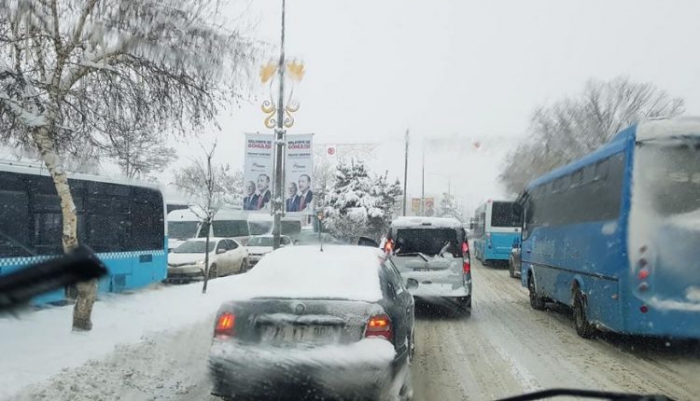 Kar ve Tipi Erzurum’da Trafiği Felç Etti