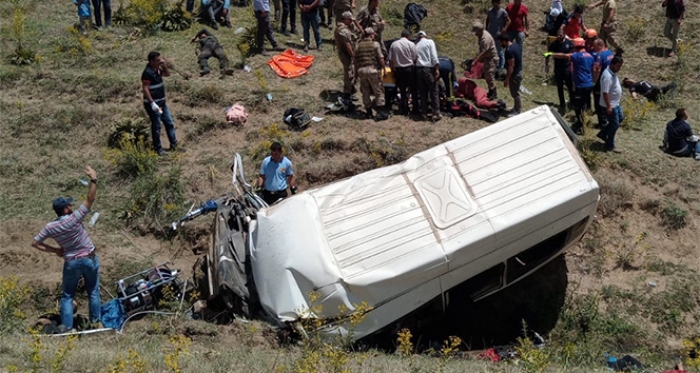 Katliam gibi kaza! 15 ölü, 49 yaralı