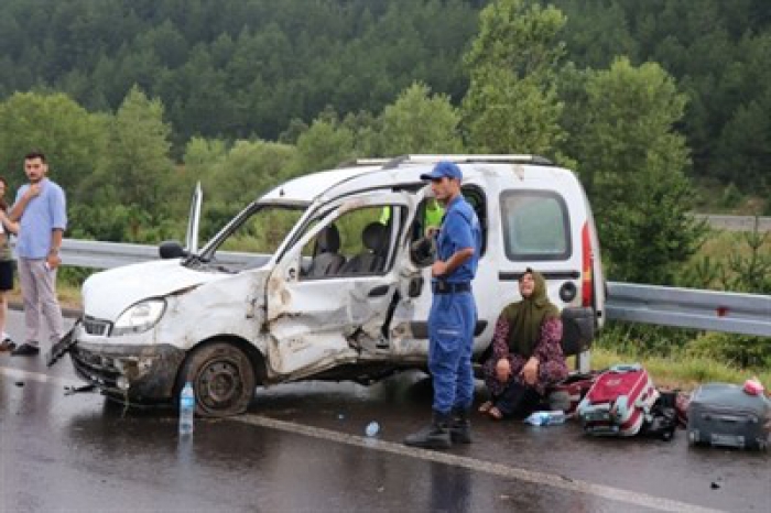 Katliam gibi kaza! Ölü ve çok sayıda yaralı var