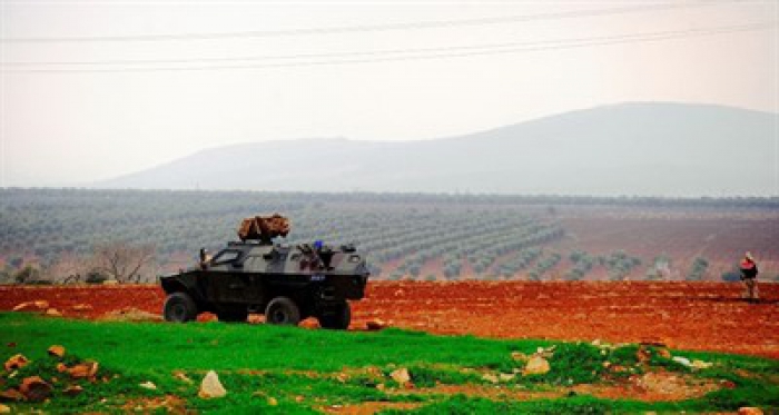 Kilis'te köyde bir evin bahçesine roket düştü