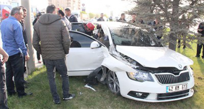 Kırmızı ışıkta sızan sürücü kendisini uyandıran polisi görünce…