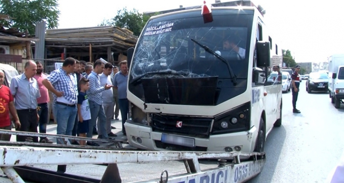 Korkunç kaza! Facianın eşiğinden dönüldü: 1’i çocuk 9 yaralı