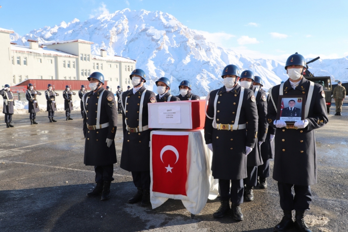 Köylülerin cenazesini almak için seferber olduğu asker memleketine uğurlandı