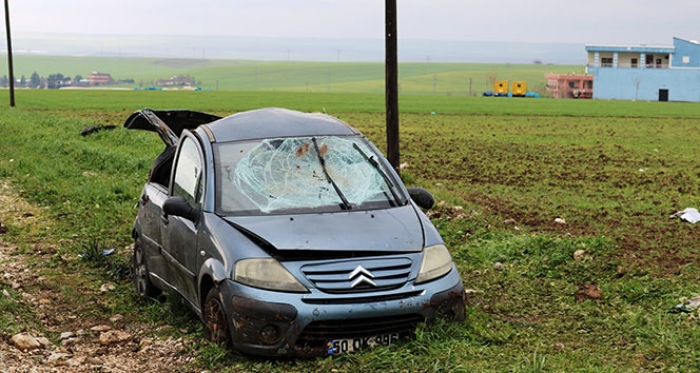 Lastiği patlayan araç şarampole yuvarlandı: 3’ü çocuk 7 yaralı