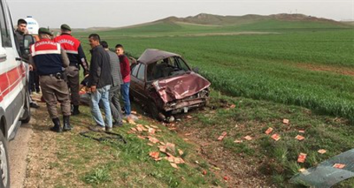 Lastiği patlayan otomobil takla attı : 5 yaralı