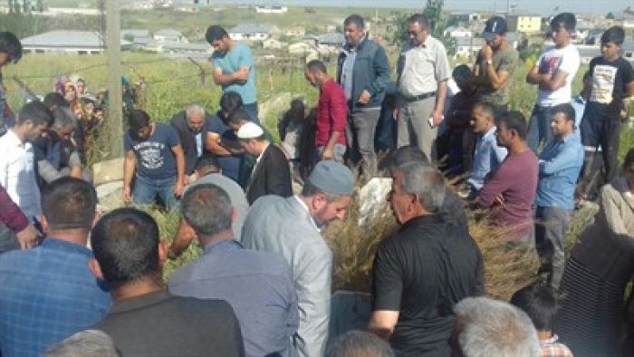 Leyla gözyaşları arasında defnedildi 