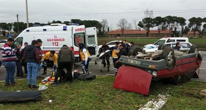 Maça giderken kaza geçirdiler: 1'i ağır 2 yaralı