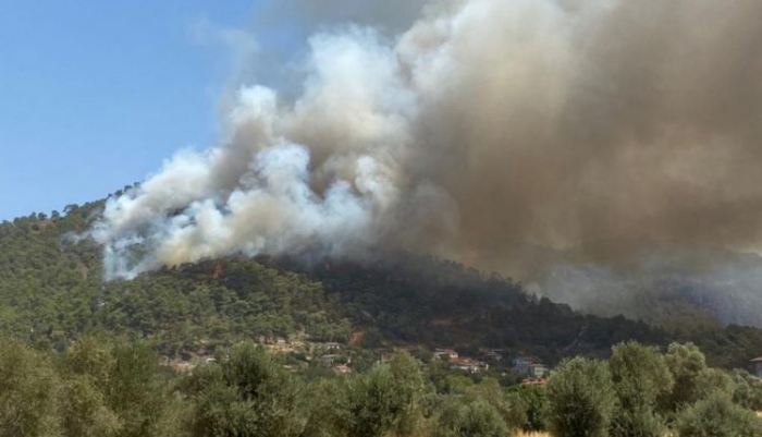 Marmaris yangını tekrar parladı, alevler Hisarönü’nde yerleşim yerlerine yaklaştı