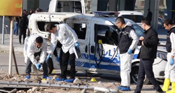 Mersin'de polis aracına bombalı saldırı