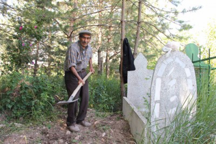 Mezarcı Yılmaz’ı son yolculuğuna 15 kişi uğurladı