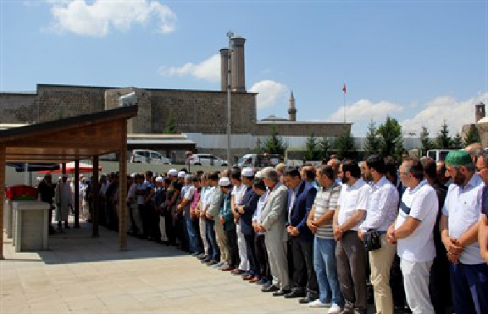 Müftülükteki saldırıda hayatını kaybeden 5 kişiden Erzurumlu imam son yolculuğuna uğurlandı