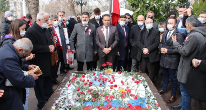 Muhsin Yazıcıoğlu kabri başında dualarla anıldı